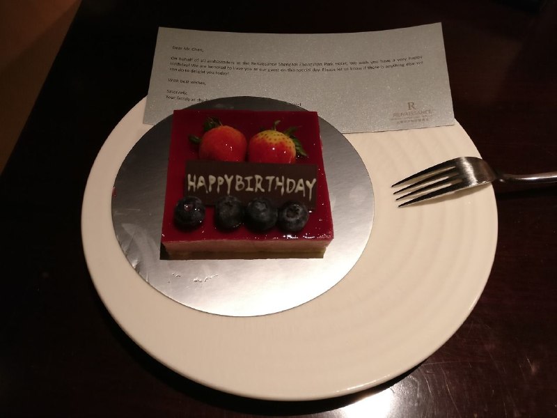 时隔八年后又一次出差期间过生日，酒店送的生日祝福