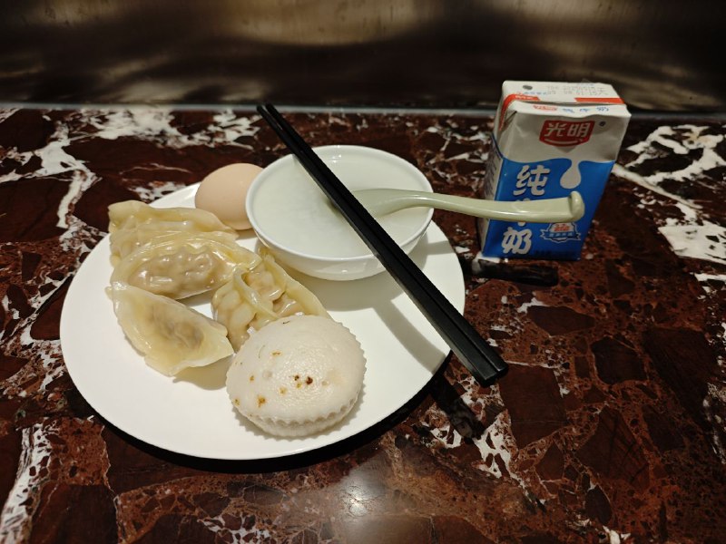 机场快速安检烂大街了，和普通安检排队差不多